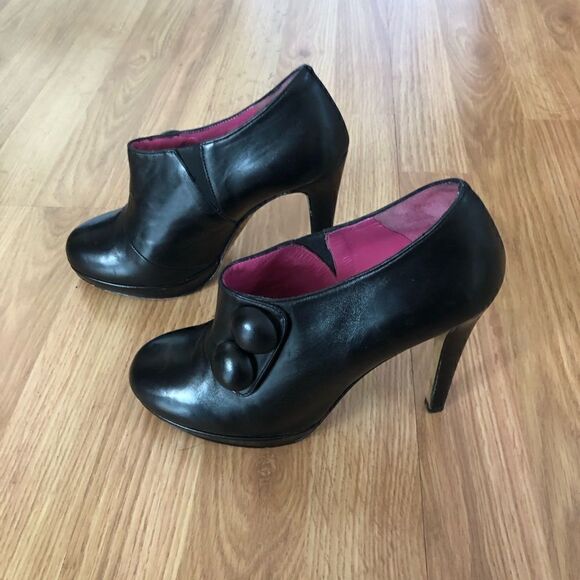 Moschino Vero Cuoio Black Leather Stilleto Two Button - Picture 4 of 10